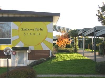 Blick auf die  Sophie-von-Harder-Schule